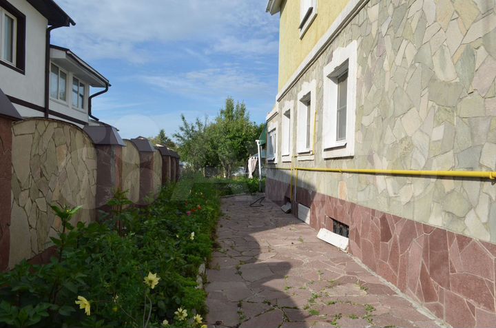 Дом 220 м² на участке 10 сот.