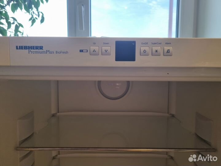 Холодильник встраиваемый Liebherr IKB2850