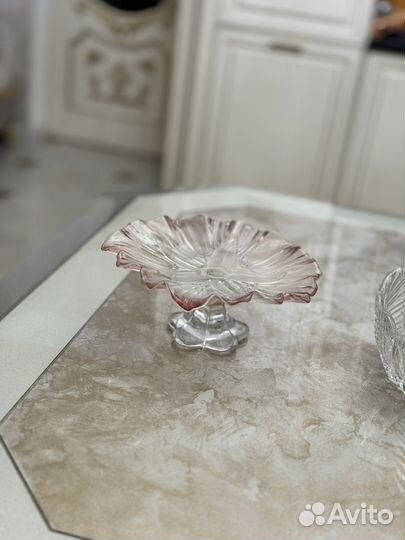 Тортница на ножке