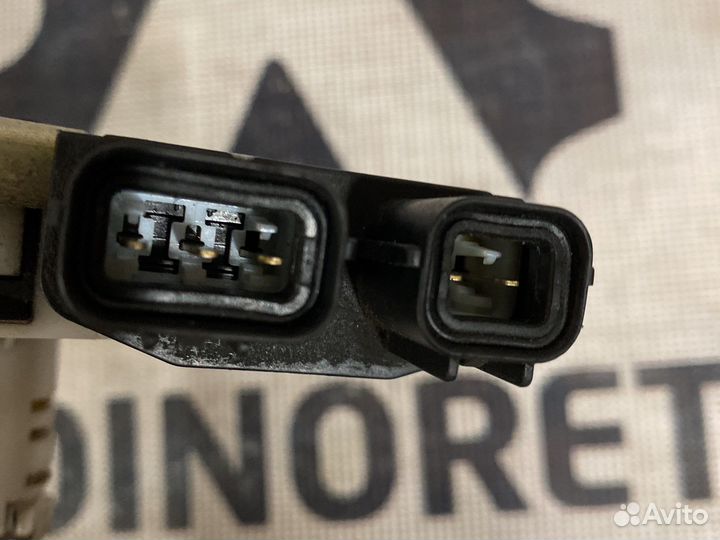 Замок двери передний правый Honda Stepwgn S6AR