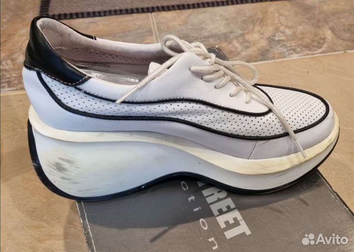 Кроссовки, босоножки нат. кожа