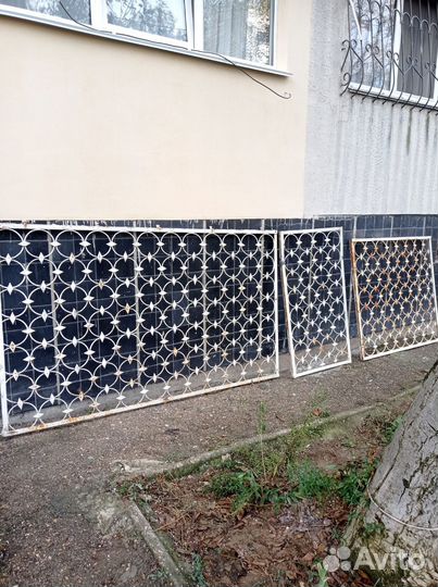 Металлические решетки на окна бу
