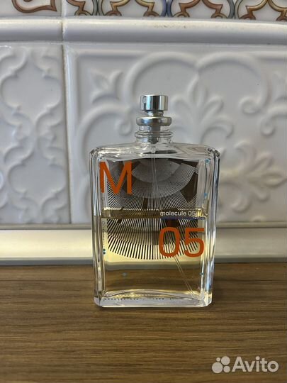 Escentric molecules 05