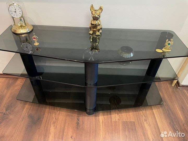 Стеклянная тумба под телевизор