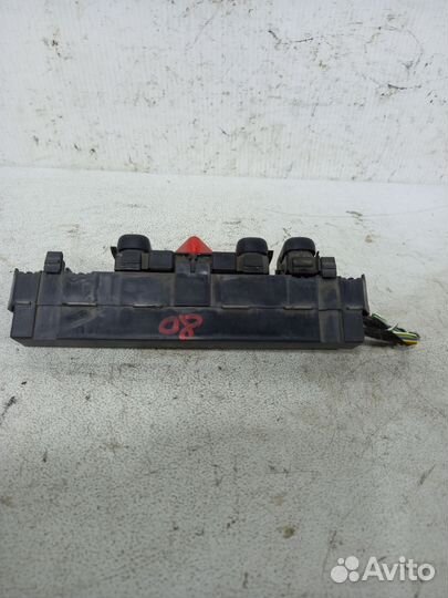 Кнопка аварийной сигнализации Mercedes C-klasse W2