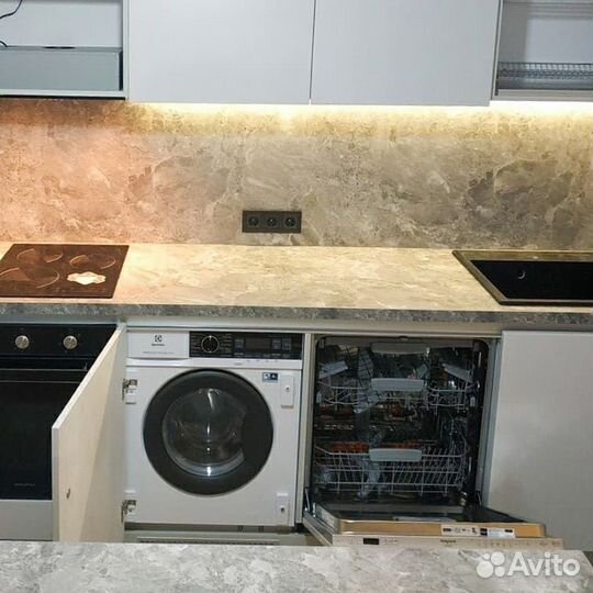 Кухня под потолок с подсветкой на заказ Озерки