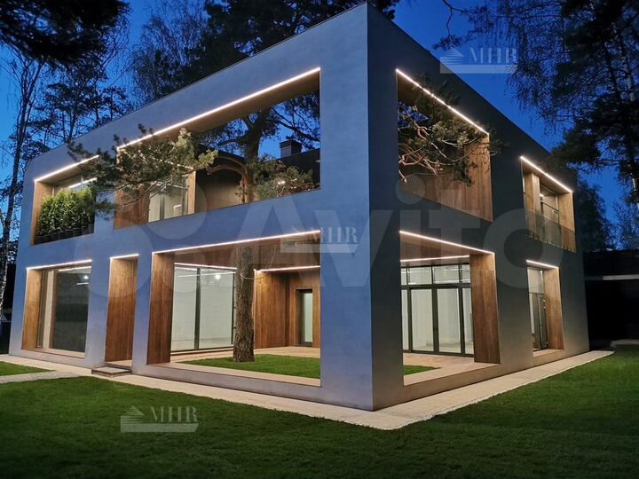 Дом 920 м² на участке 30 сот.