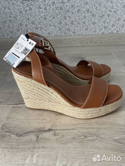 Босоножки mango