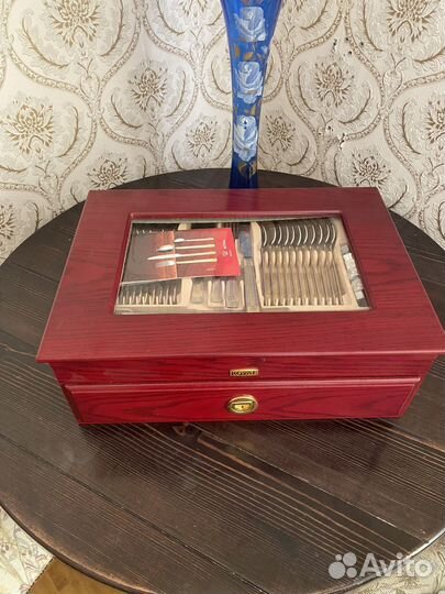 Набор столовых приборов на 12 персон