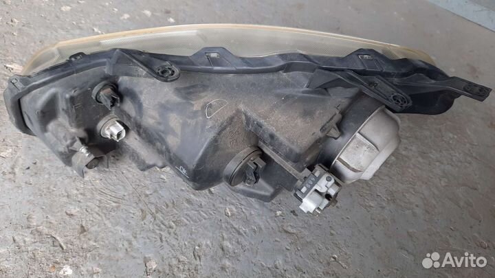 Правая фара ксенон Сузуки sx4