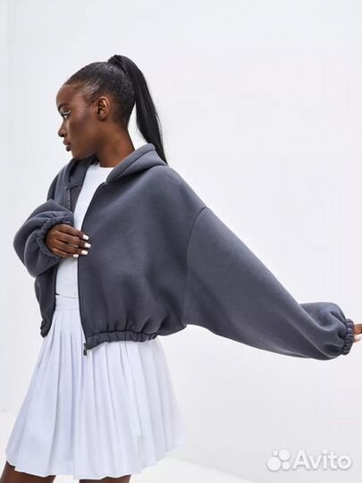 Укороченное зип худи серое