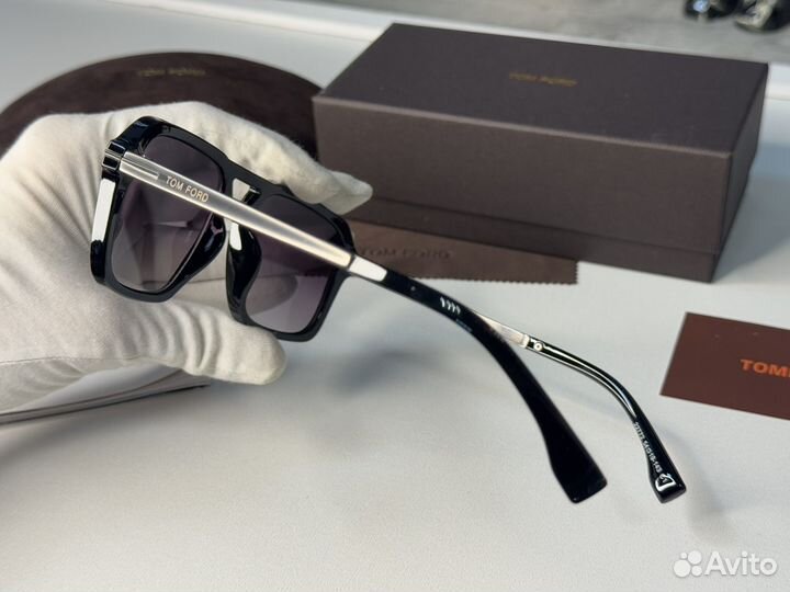 Солнцезащитные очки Tom Ford