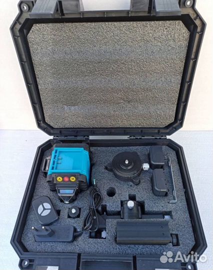 Аккумуляторный лазерный уровень Makita 4D (Арт.740