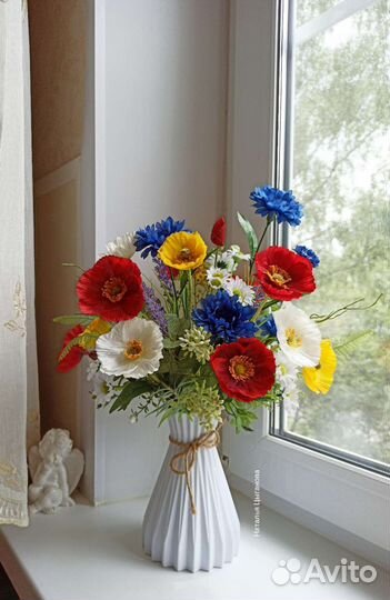 Летний букет из искусственных цветов и зелени