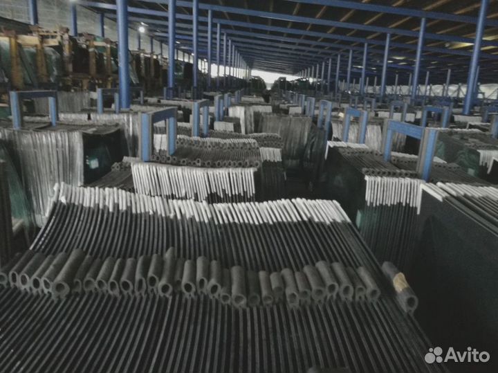 Стекло дверное левое нижнее Caterpillar