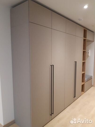 Шкаф распашной