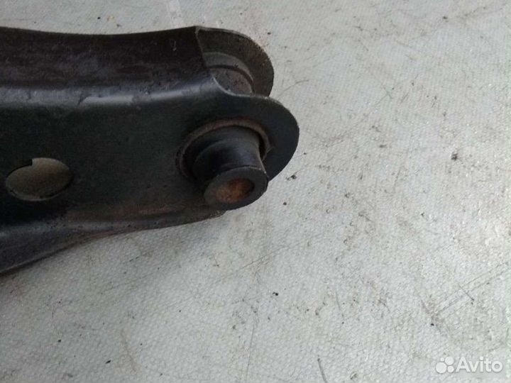 Рычаг под пружину задний Nissan Teana J31