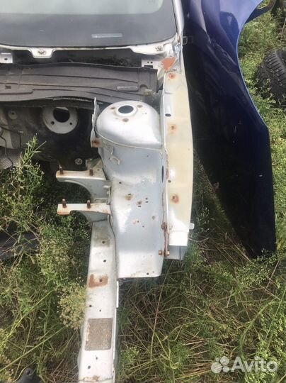 Ford focus 1 (уриверсал) передняя левая четверть