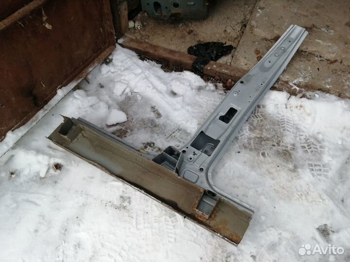 Стойка кузова центральная правая BMW X5 e53