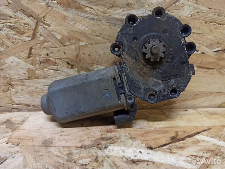 Моторчик подъемника переднего Renault Laguna 1