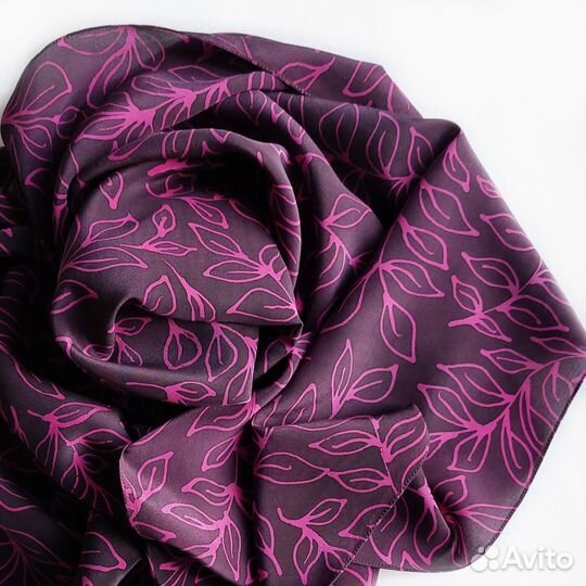 Шарф с розовыми веточками шелковый женский