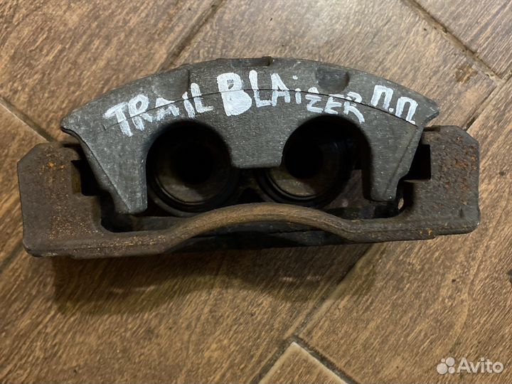 Суппорт передний правый TrailBlazer GMT360