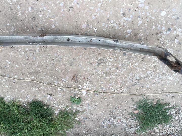 Усилитель переднего бампера бмв Е32