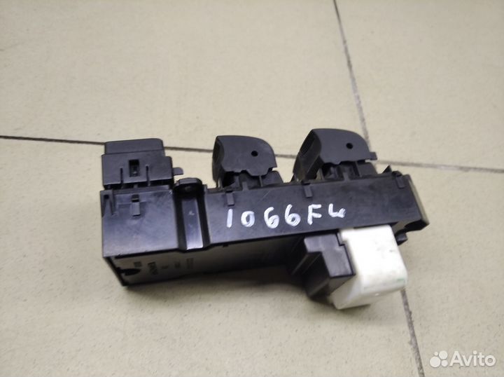 Блок управления стеклоподъемниками Hi Lux 2015