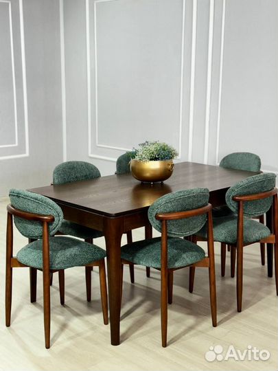 Кухонный стол и стулья новый