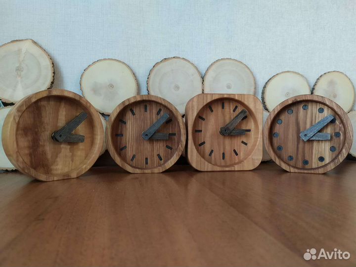 Настольные часы из дерева