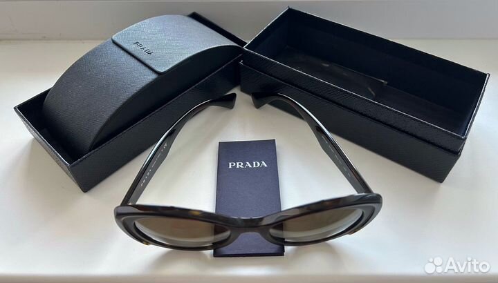 Солнечные очки женские prada