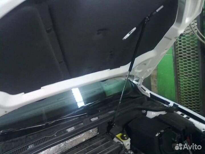 Упор капота VW Jetta VI (2010-2017)