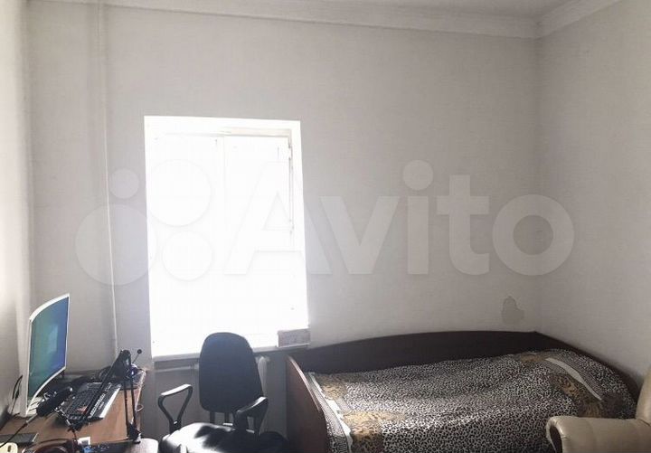 4-к. квартира, 80 м², 1/4 эт.