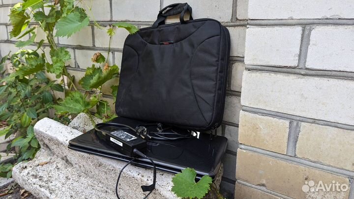 Ноутбук Asus K50IN с сумкой