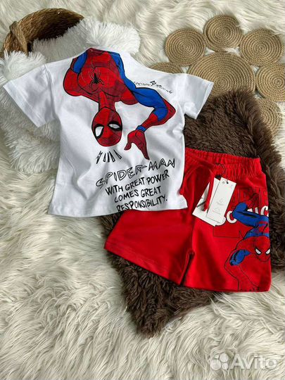 Костюм на мальчика новый