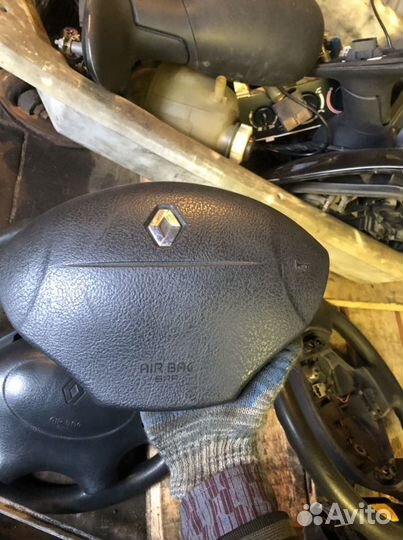 Подушка безопасности водителя Renault Megane 1 Sce