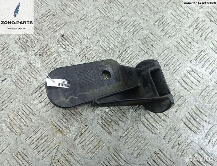 Кронштейн бампера переднего 8122577 на BMW 3 E36 (1991-2000)