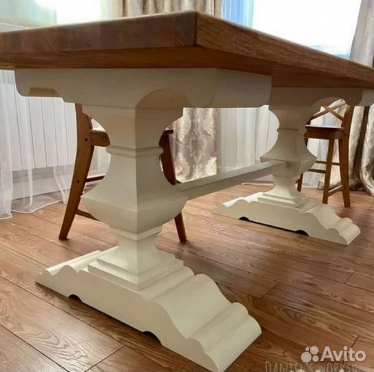 Большой обеденный стол из массива дуба