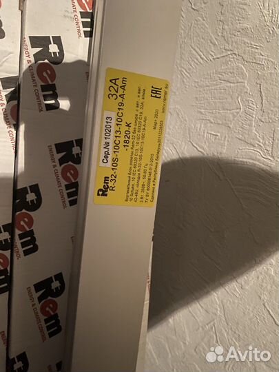 Вертикальный блок розеток REM R-32-10S