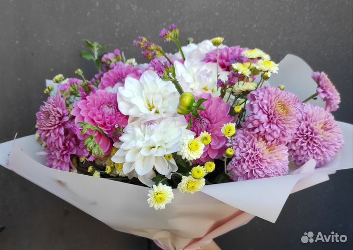 Букеты из хризантем и георгин