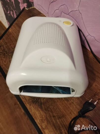Лампа для сушки ногтей