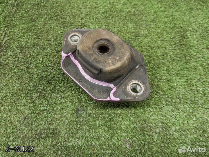 Крепление винтовой пружины BMW E90