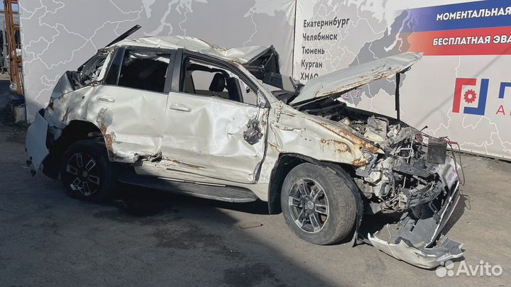 Накладка декоративная на торпедо правая Toyota Land Cruiser Prado (J150) 55402-60100-C0