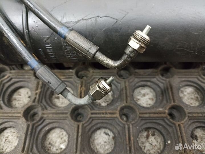 Цилиндр подъема кабины левый Renault T