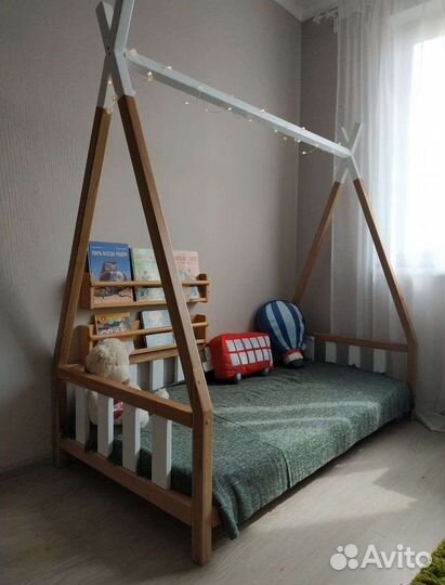 Детская кровать из массива дерева