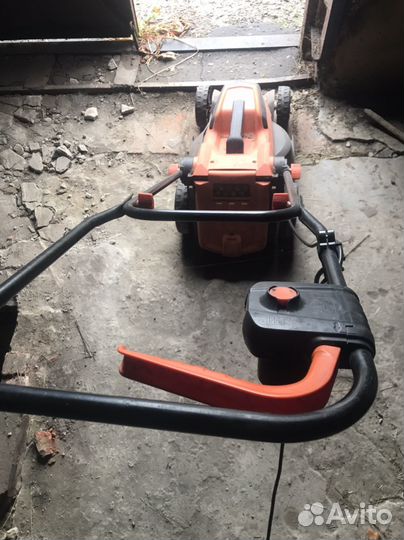 Газонокосилка электрическая