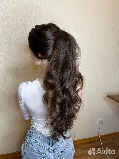 Модель на красивую прическу
