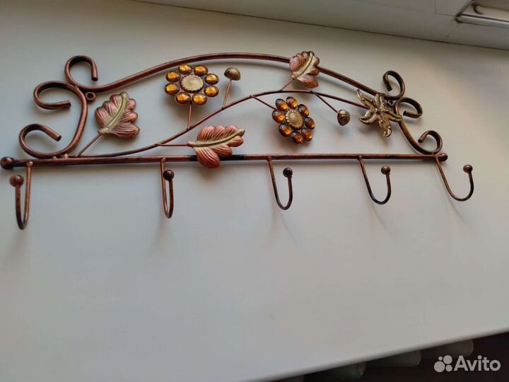 Новая вешалка настенная на 5 крючков металл