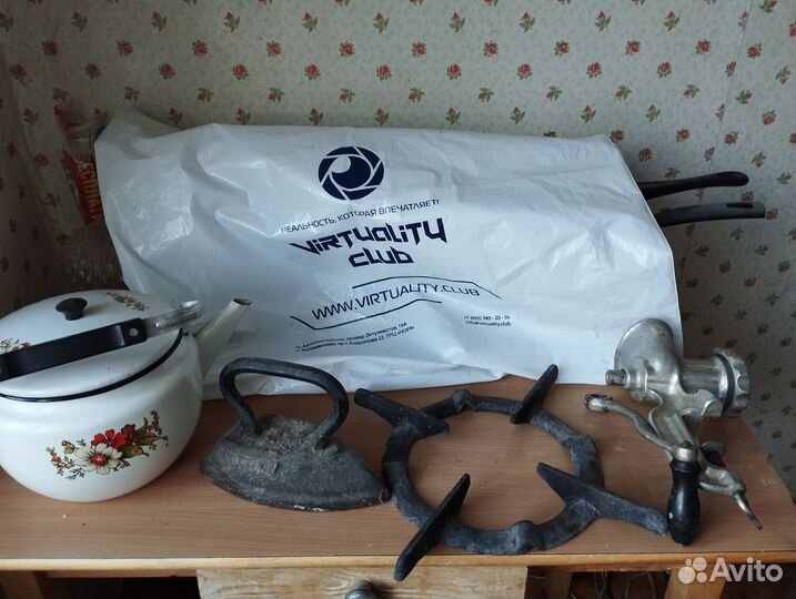 Кухонная утварь СССР(чайник-утюг-мясорубка-круг)