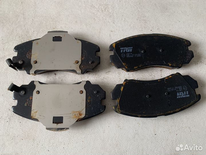 TRW Комплект тормозных колодок, передние